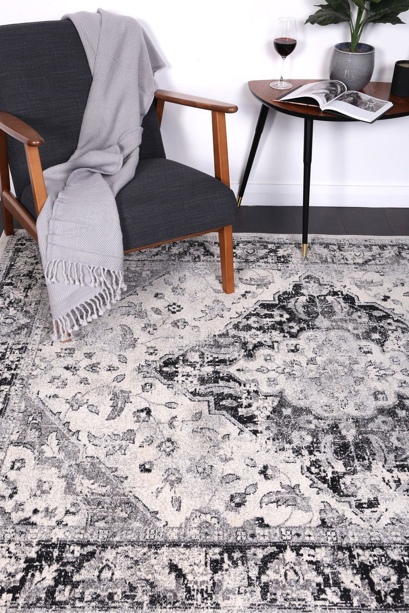 Delicate Grey Traditional Rug 160x230 cm