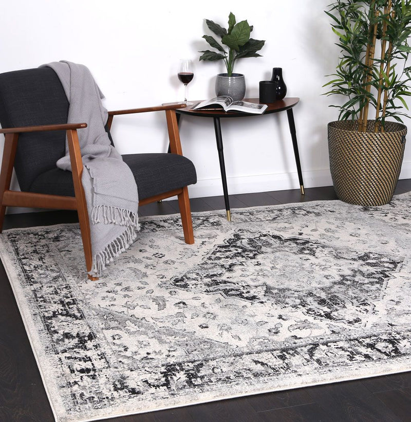 Delicate Grey Traditional Rug 160x230 cm